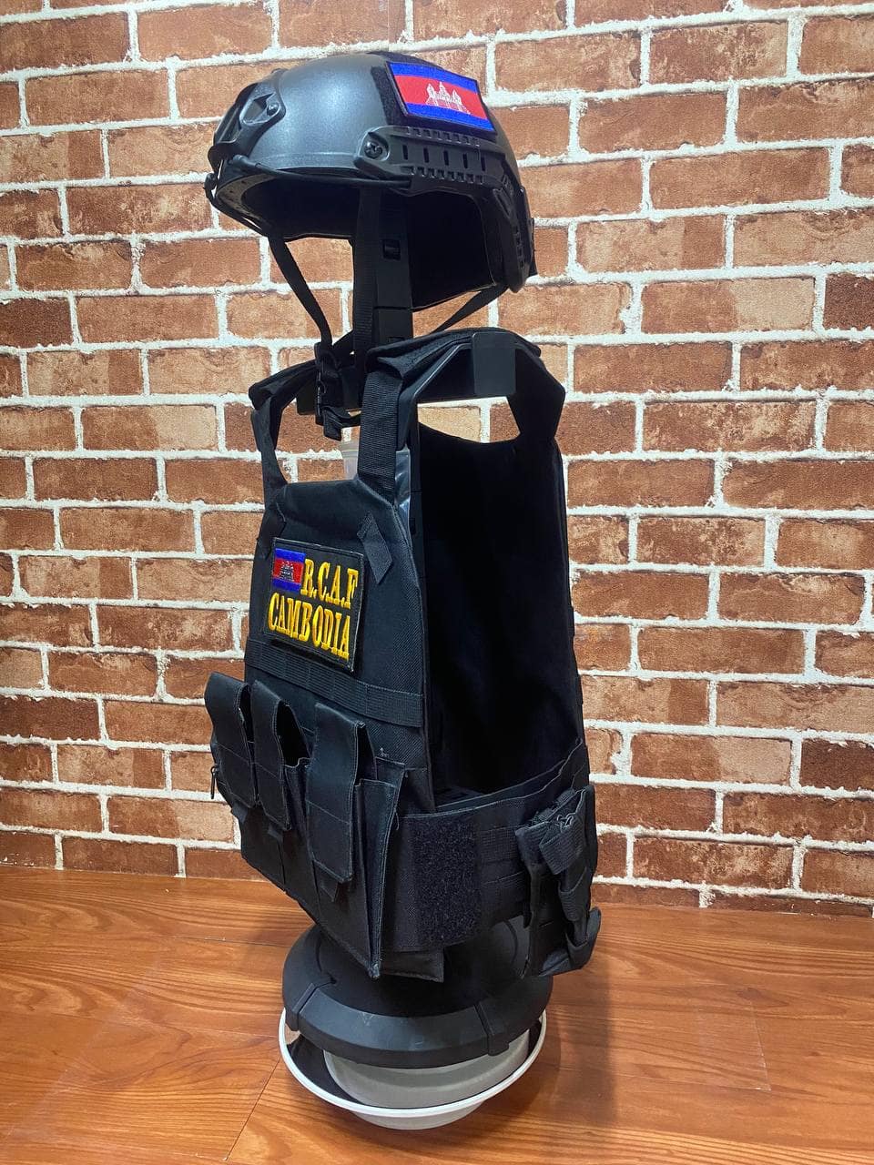 A14 Black Tactical Armor Vest with Modular Pouches - Image 2
