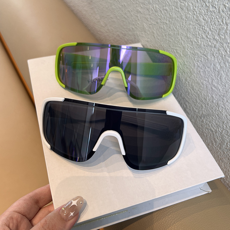 GL11 Outdoor Shield Sunglasses with Large Frame and Mirrored Lens - Image 10