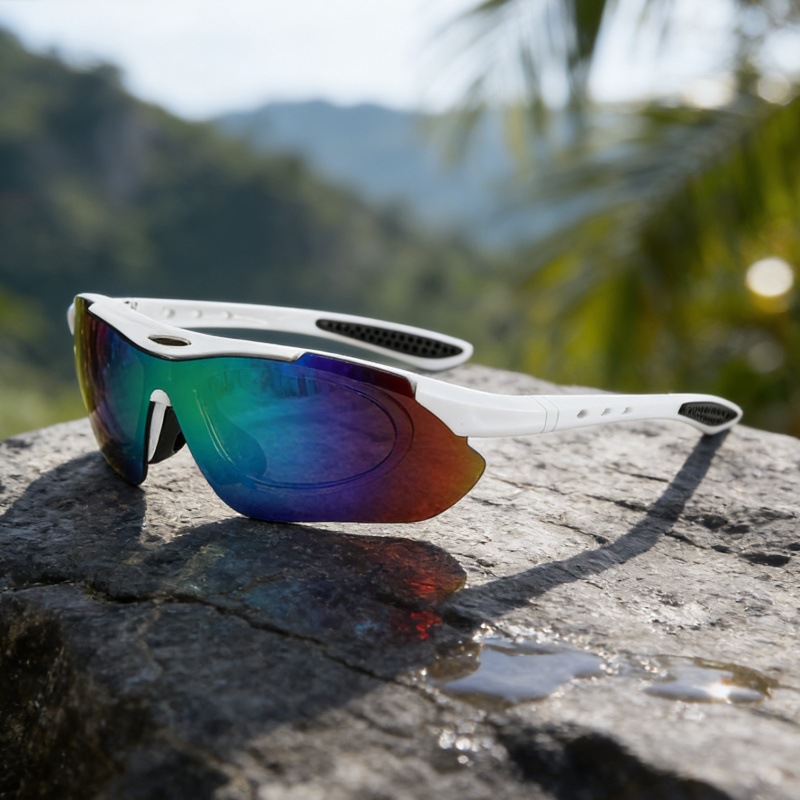 GL04 Outdoor Cycling Sports Sunglasses with UV Protection and Myopia Insert Compatibility - Image 2