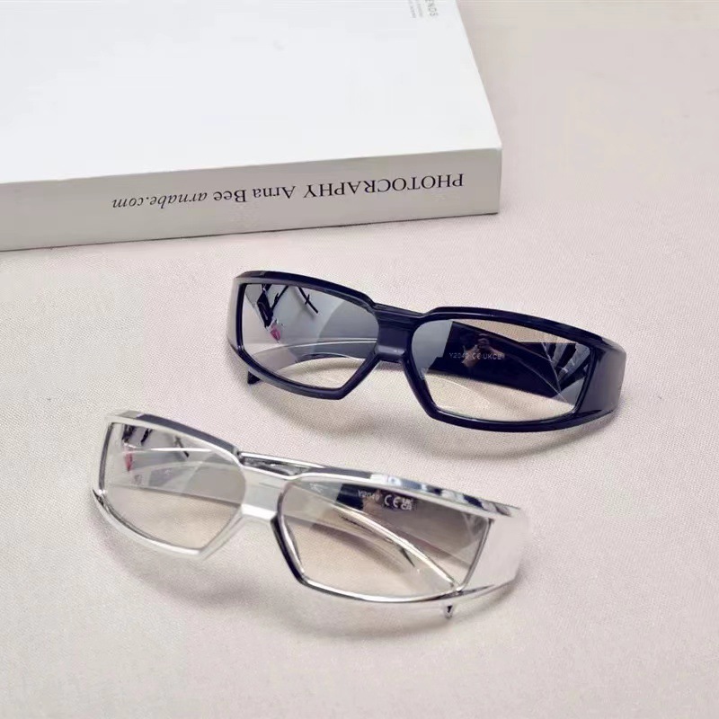 GL10 Futuristic Cyber Square Sunglasses with Reflective Frame and Tinted Lenses - Image 2