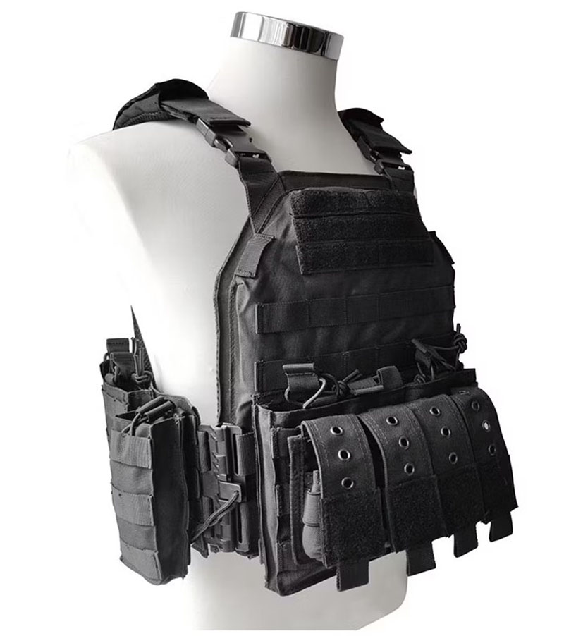 A15 Lightweight MOLLE Tactical Vest with Quick-Release Design and Utility Pouches - Image 3