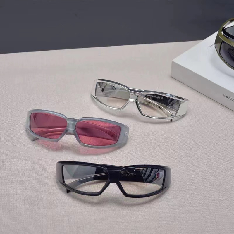 GL10 Futuristic Cyber Square Sunglasses with Reflective Frame and Tinted Lenses - Image 3