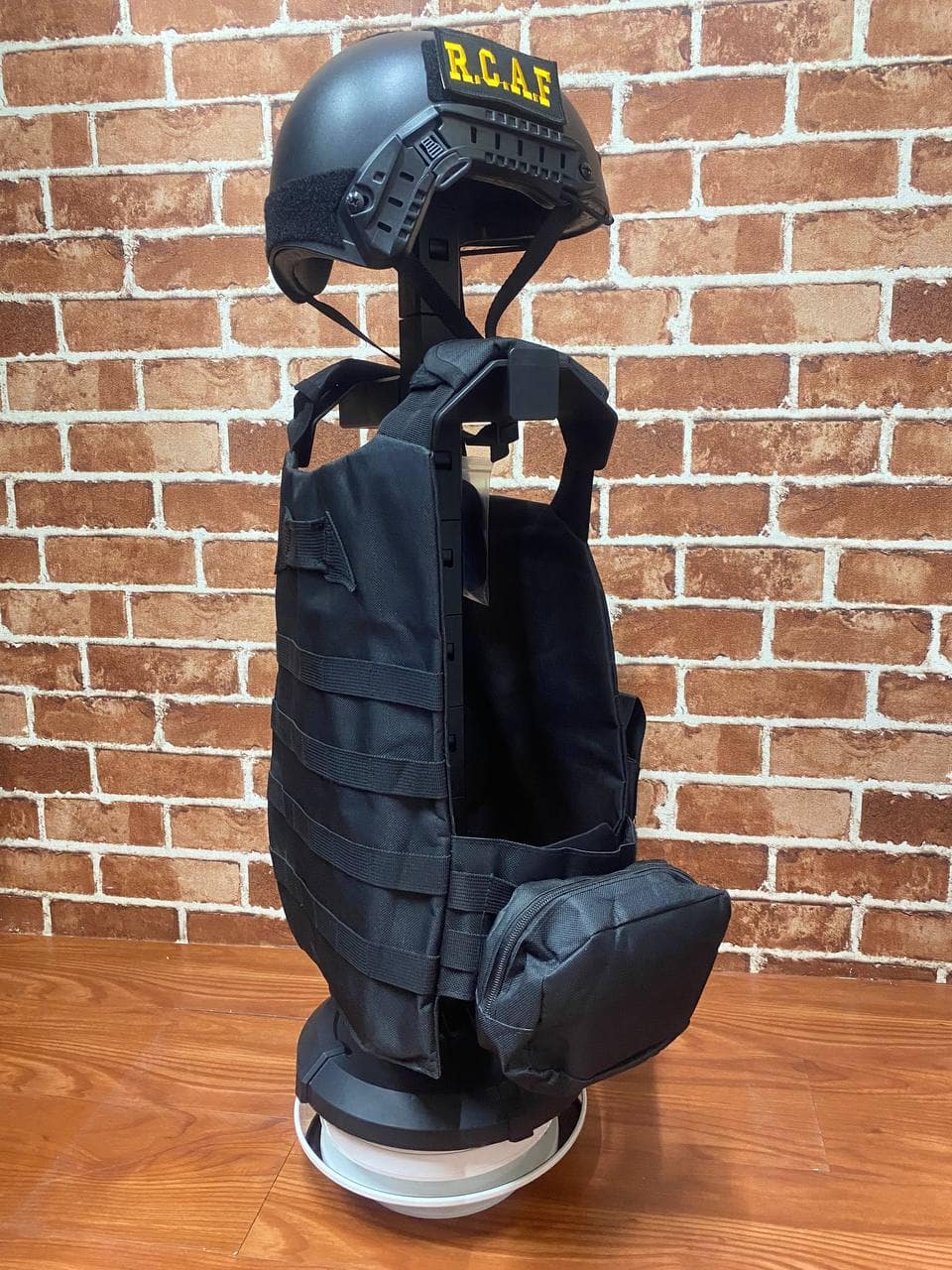 A14 Black Tactical Armor Vest with Modular Pouches - Image 3