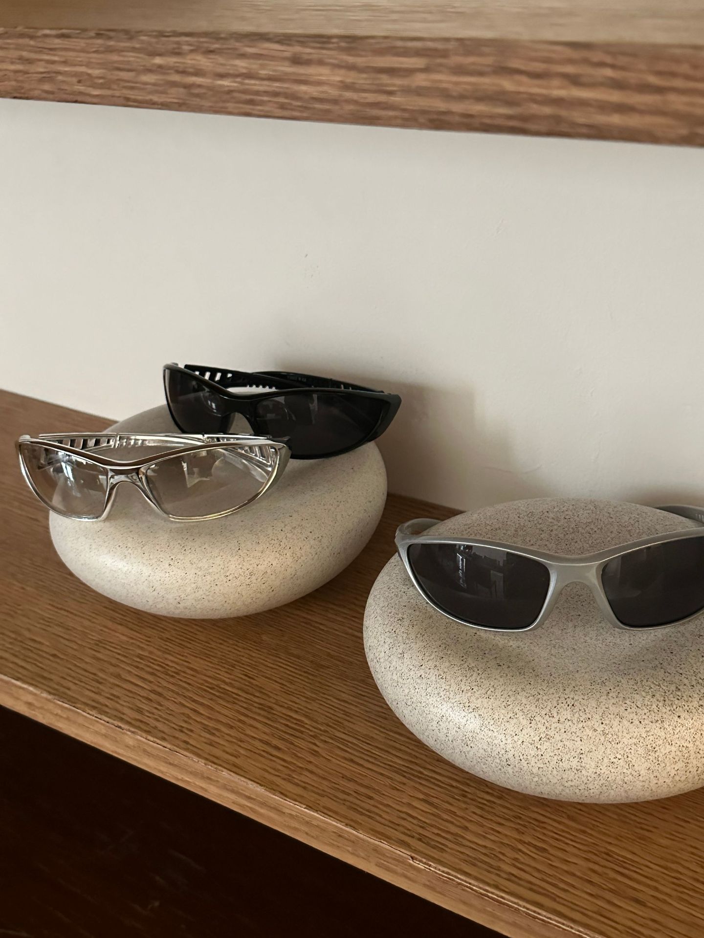 GL10 Futuristic Cyber Square Sunglasses with Reflective Frame and Tinted Lenses - Image 4