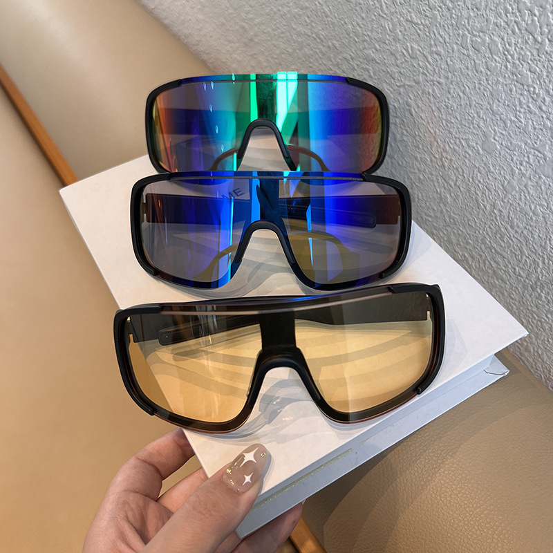 GL11 Outdoor Shield Sunglasses with Large Frame and Mirrored Lens - Image 4
