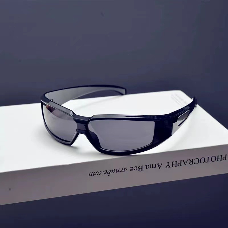 GL10 Futuristic Cyber Square Sunglasses with Reflective Frame and Tinted Lenses - Image 8