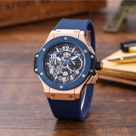 W05 នាឡិកាដៃ Quartz មុខរាងមូលរចនាបែបច្រើនផ្ទាំង ជាមួយខ្សែស៊ីលីកូនទន់