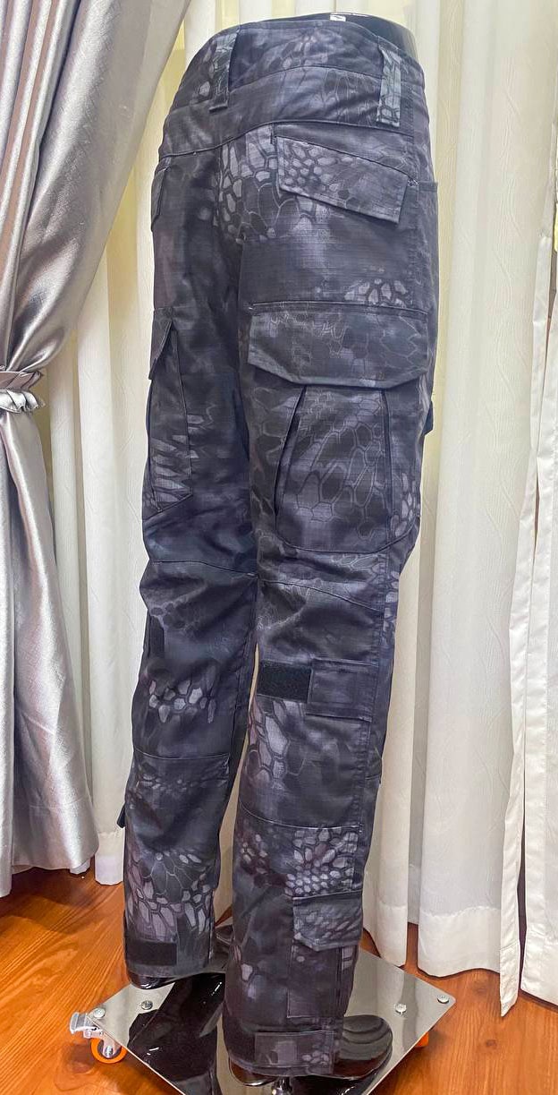 IX44 Tactical Camouflage Cargo Pants with Utility Pockets - Image 2